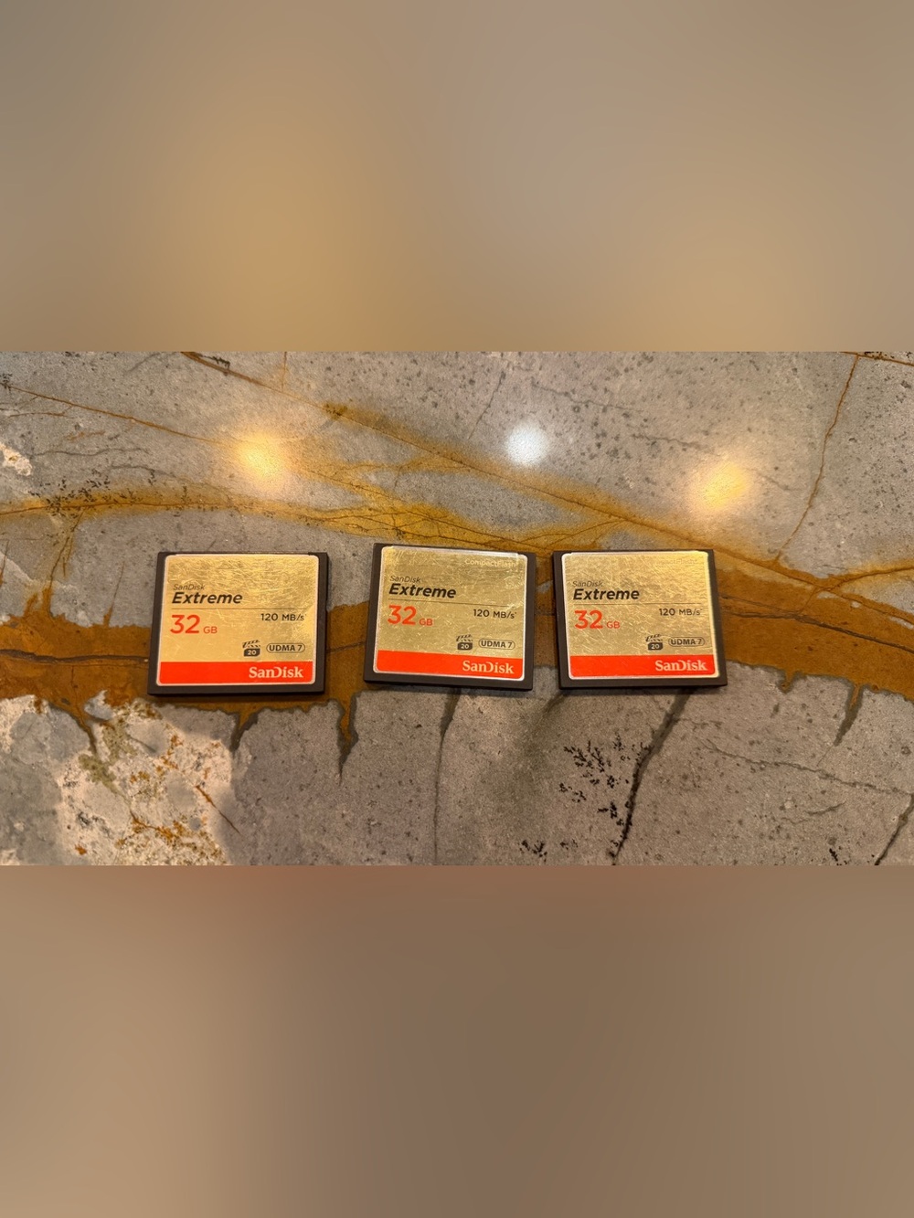 3x SanDisk Extreme 32GB CompactFlash Cards